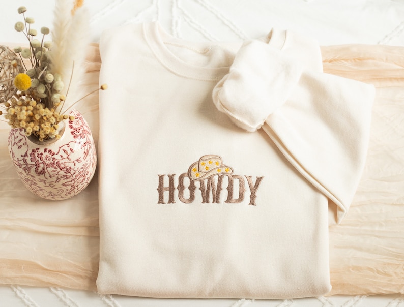 Embroidered Howdy Sweatshirt, Embroidered Cowgirl Sweatshirt, Cute Sweatshirts for Women, Trendy Crewneck, Preppy Sweatshirt