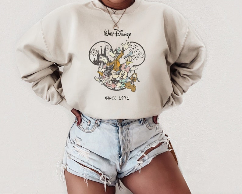 Disney Sweatshirt, Vintage Disneyland Sweatshirt, Christmas Sweatshirt, Disneyworld Sweatshirt, Disney Shirt, Disney sweatshirt