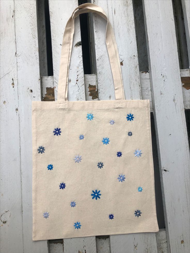 Jutebeutel bestickt, Blumenmotiv blau, Blumen sticken, Best Tote Bags Ideas, Cute Tote Bags Ideas, Tote Bag Design Ideas, Girls Tote Bag, Best Canvas Tote Bags Ideas