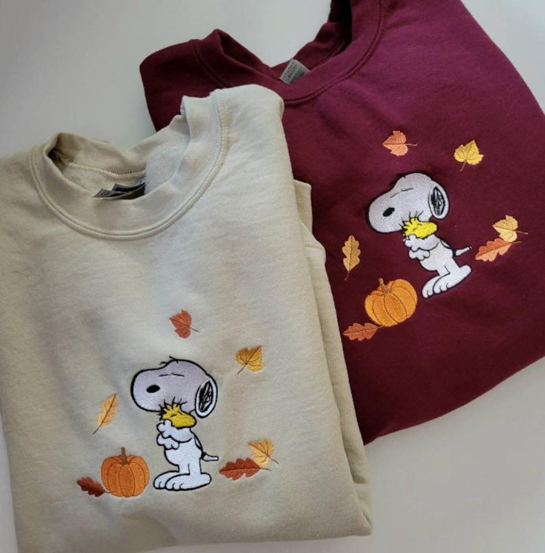 Snoo.Py Hug Woodstock Pumpkin Autumn Leaves Fall Embroidery Sweatshirt, Embroidered Snoopy Halloween Crewneck Sweatshirt