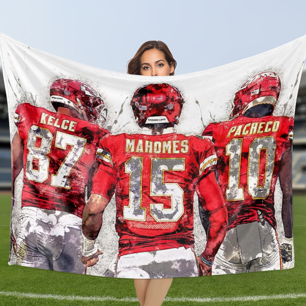 Onlytee - Warm Blanket - Football Blanket Patrick Mahomes - Travis Kelce - Isiah Pacheco - Kansas City Chiefs Legendary Star Signed Blanket