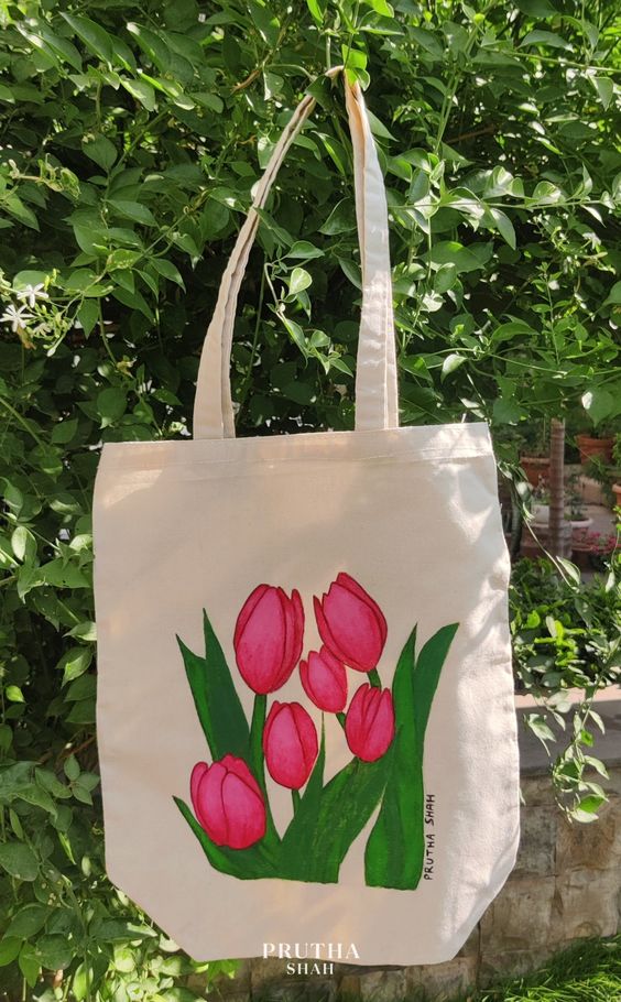 Tulip tote bag