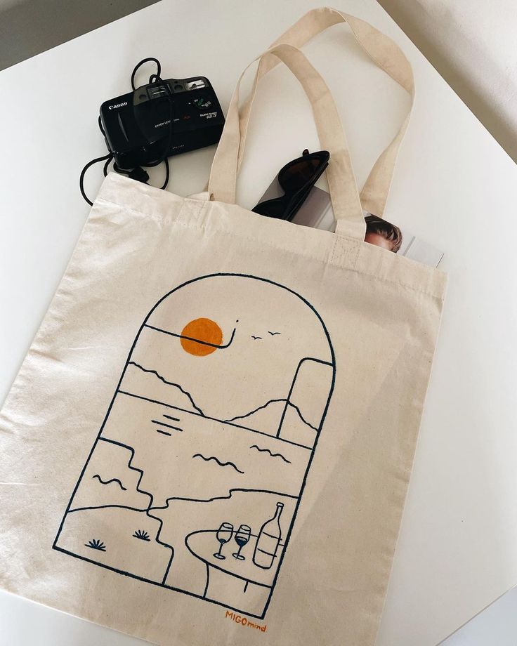 Paintings On Bags, Best Tote Bags Ideas, Cute Tote Bags Ideas, Tote Bag Design Ideas, Girls Tote Bag, Best Canvas Tote Bags Ideas