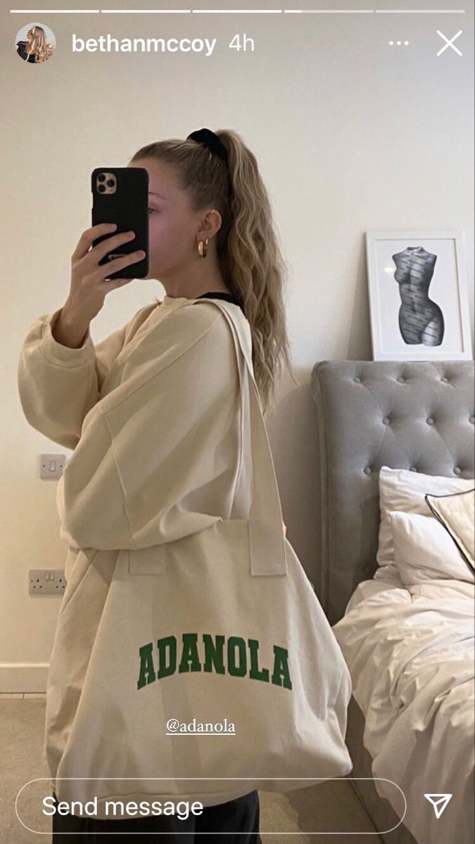 Cute Selfie Poses, Best Tote Bags Ideas, Cute Tote Bags Ideas, Tote Bag Design Ideas, Girls Tote Bag, Best Canvas Tote Bags Ideas