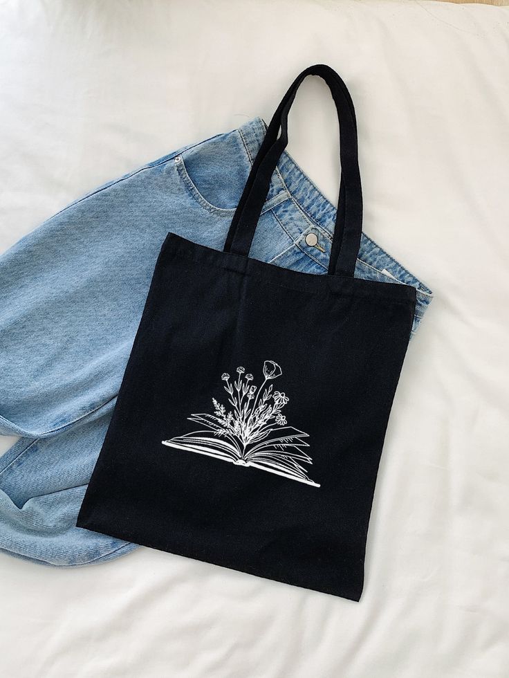 Bolsa de compras de lona con estampado de libros y flores Bolsa de escuela para graduados, niñas adolescentes, estudiantes de primer año, estudiantes de segundo año, junior y senior en la universidad, Best Tote Bags Ideas, Cute Tote Bags Ideas, Tote Bag Design Ideas, Girls Tote Bag, Best Canvas Tote Bags Ideas