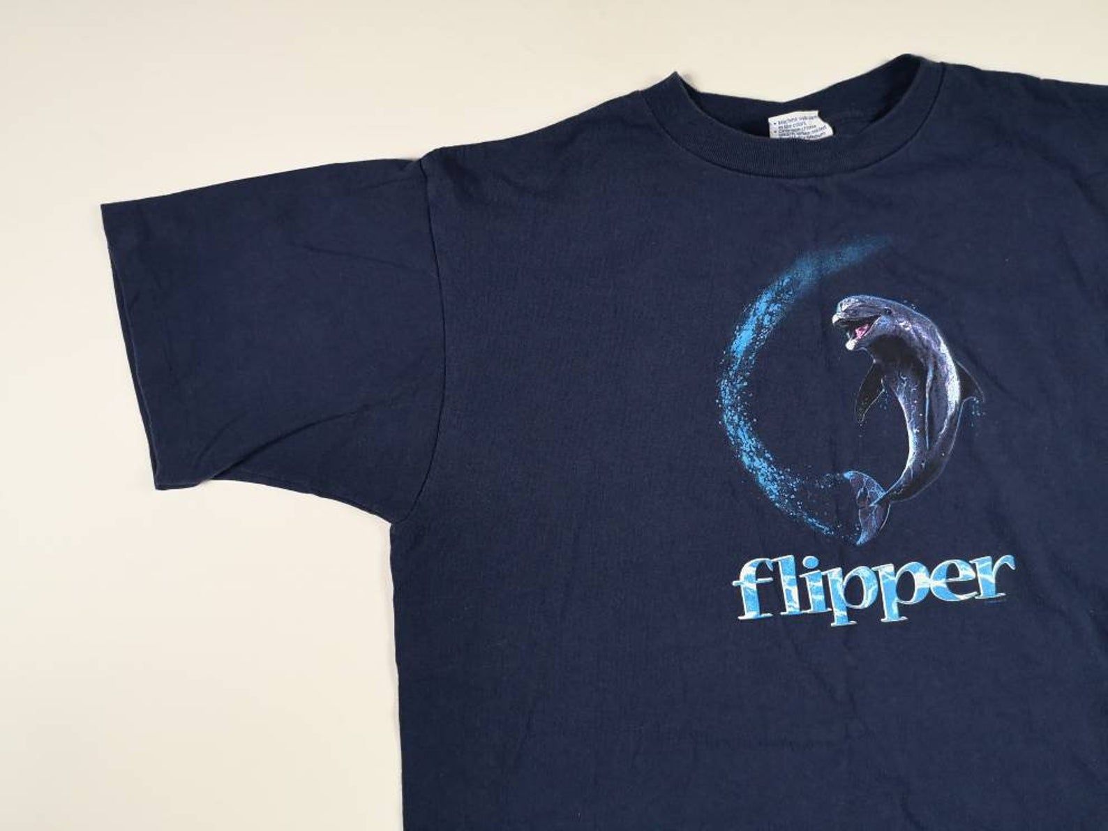 Vintage 1996 Flipper The Fabulous Dolphin / Television Show / T-Shirt Made In Usa