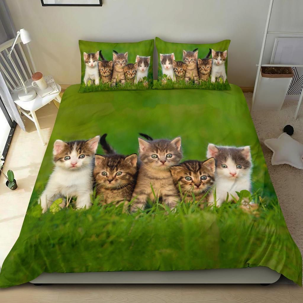 3D Lovely Cat On The Green Grass Cot &hellip;