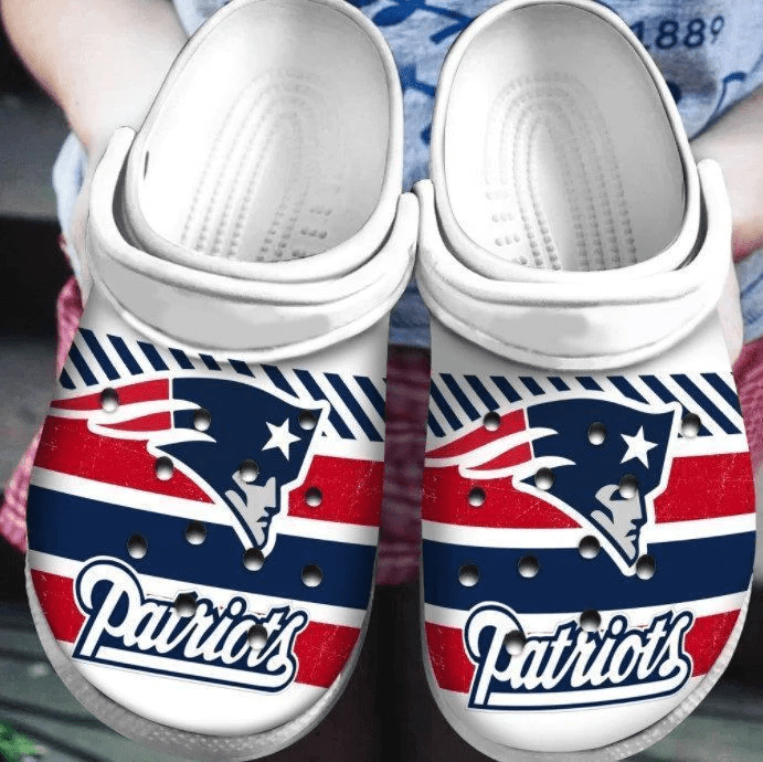 New England Patriots Logo Pattern Crocss Classic Clogs Shoes In Blue & White Ver529