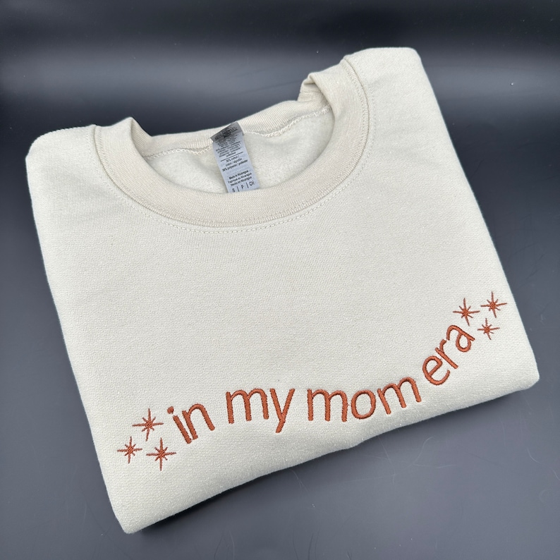 Embroidered Sweatshirt, Embroidered In My Mom Era Crewneck, Minimal Crewneck, Mom Sweatshirt, Trendy Mom Apparel, Mother’s Day, Mom Era