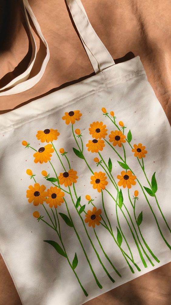 Tote bag flores amarillas, pintada a mano, Canvas Tote Bags, Tote Bag Design, Tote Bag Idea