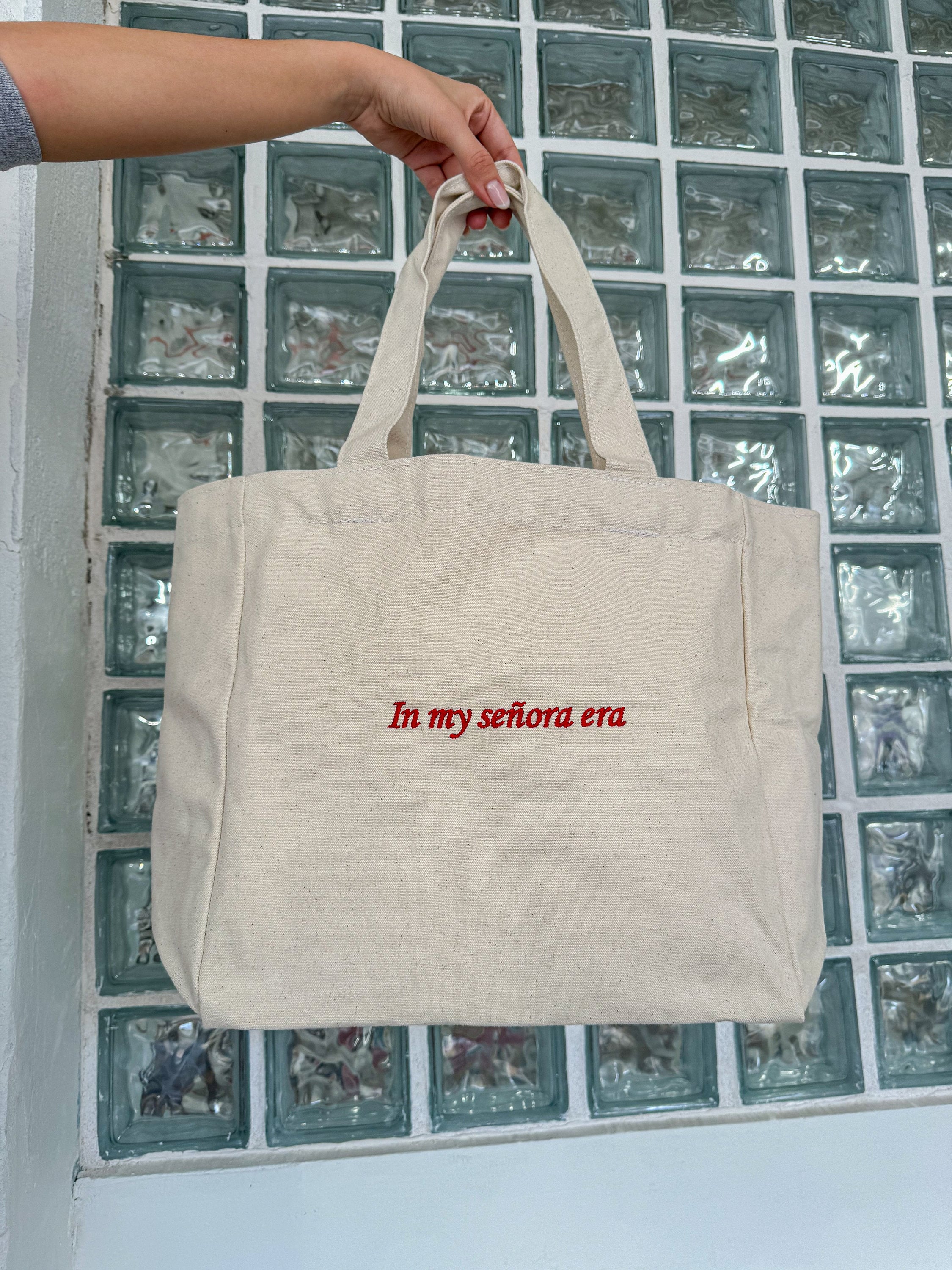 Señora Era Red Rote (Valentine’s Day Edition), Latina Brand – Spanish Stuff – Spanish Tote Bag – Embroidered Tote Bag –