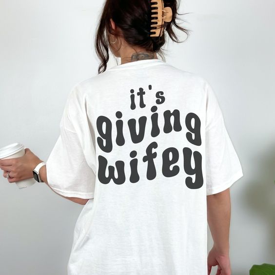 It’s Giving Wifey Tshirt fashionstation