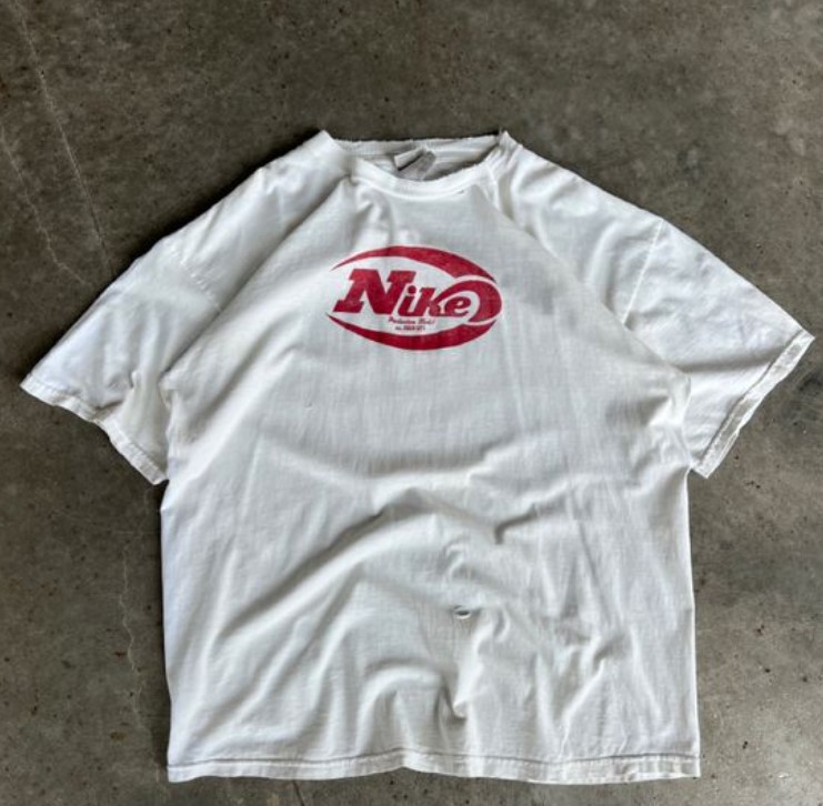 Vintage Nike Logo Tee Shirt Outfits